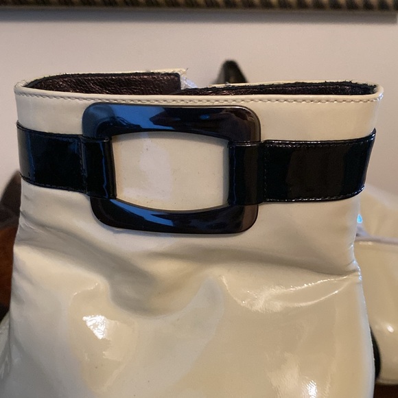 These beauties are for my VINTAGE LOVERS!! Absolutely my favorite style of boots - Picture 6 of 12